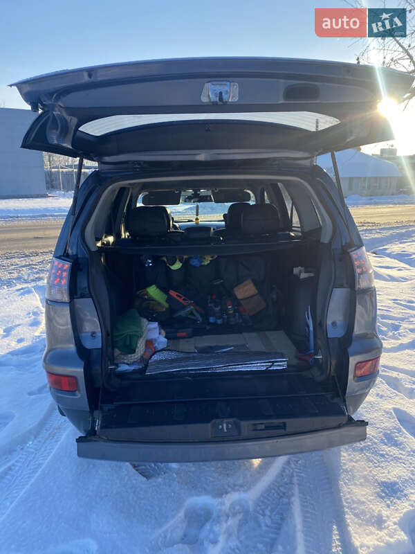 Внедорожник / Кроссовер Mitsubishi Outlander 2011 в Харькове