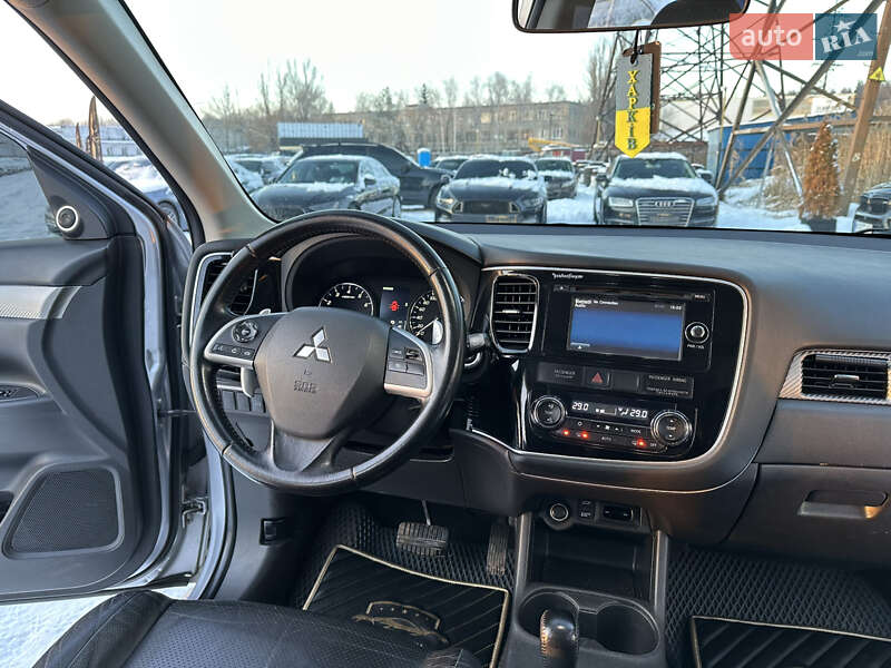 Внедорожник / Кроссовер Mitsubishi Outlander 2013 в Харькове