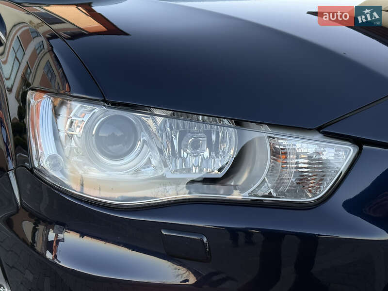 Внедорожник / Кроссовер Mitsubishi Outlander 2010 в Дрогобыче