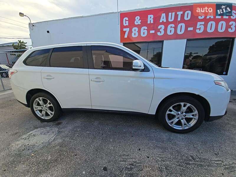 Позашляховик / Кросовер Mitsubishi Outlander 2013 в Києві