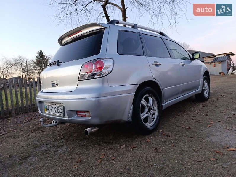 Внедорожник / Кроссовер Mitsubishi Outlander 2003 в Рава-Русской
