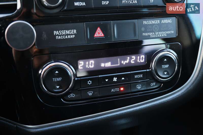 Внедорожник / Кроссовер Mitsubishi Outlander 2017 в Киеве