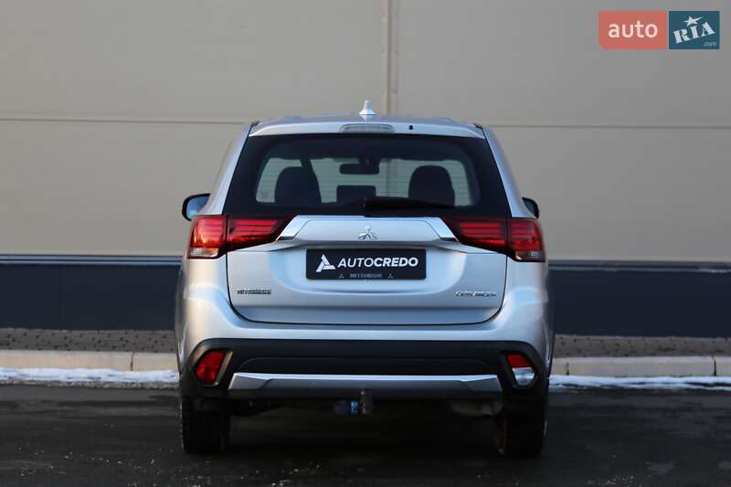 Внедорожник / Кроссовер Mitsubishi Outlander 2017 в Киеве