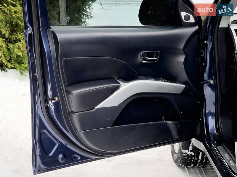 Внедорожник / Кроссовер Mitsubishi Outlander 2008 в Киеве фото 13 Внедорожник / Кроссовер Mitsubishi Outlander 2008 в Киеве