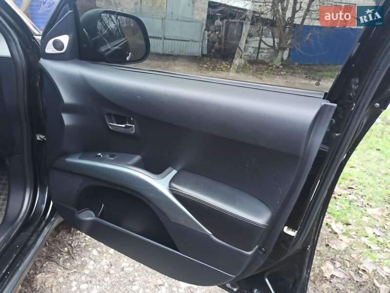 Внедорожник / Кроссовер Mitsubishi Outlander 2007 в Каменском