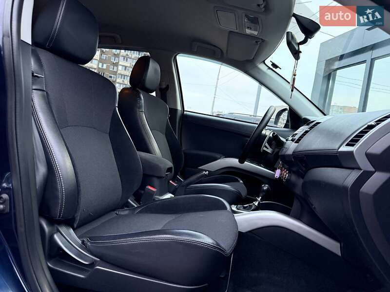 Внедорожник / Кроссовер Mitsubishi Outlander 2010 в Киеве