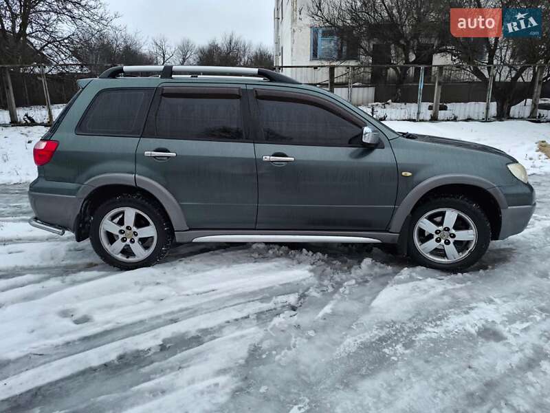 Внедорожник / Кроссовер Mitsubishi Outlander 2006 в Валках