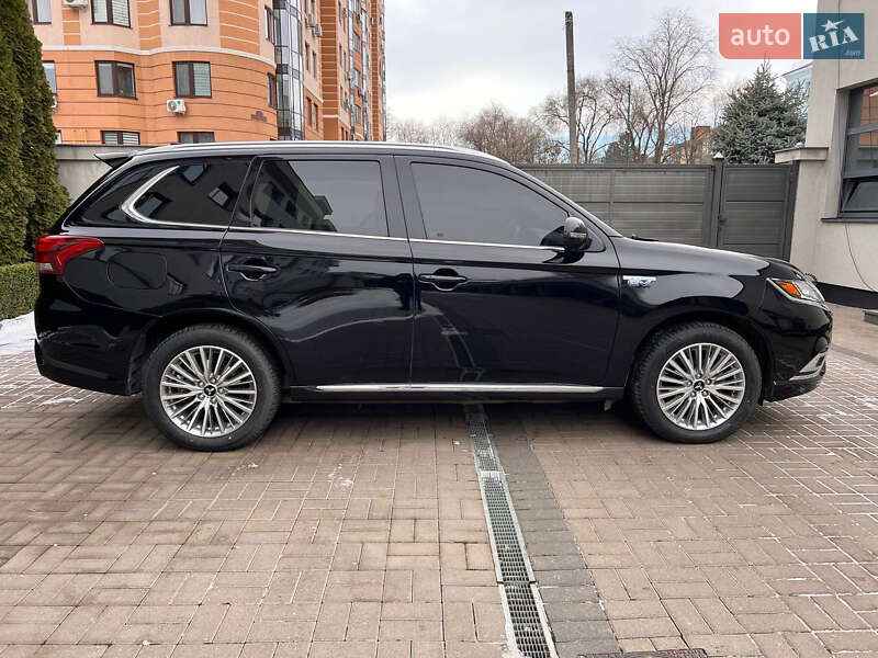 Внедорожник / Кроссовер Mitsubishi Outlander 2022 в Ровно