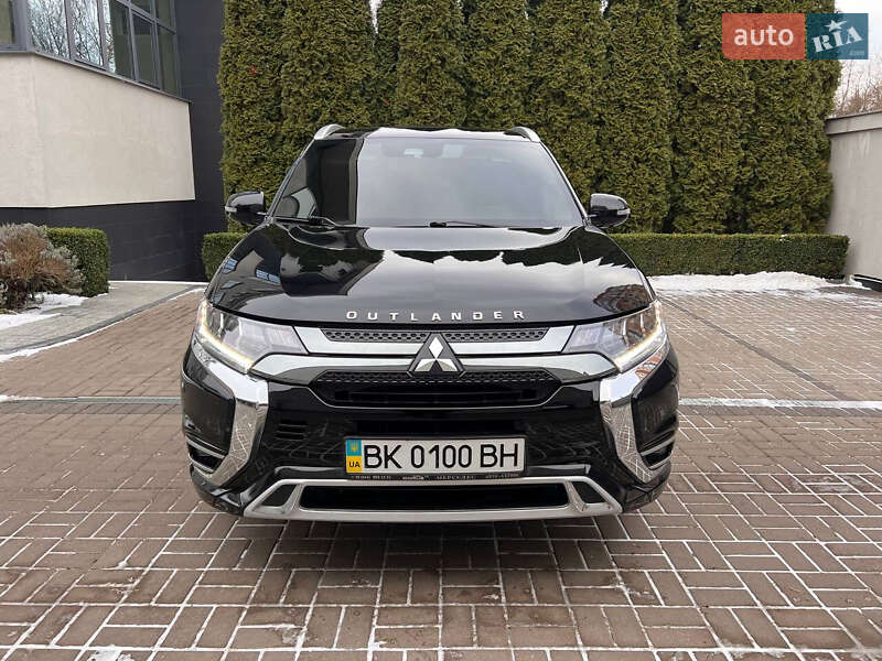 Внедорожник / Кроссовер Mitsubishi Outlander 2022 в Ровно