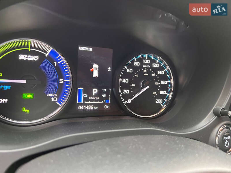 Внедорожник / Кроссовер Mitsubishi Outlander 2022 в Ровно