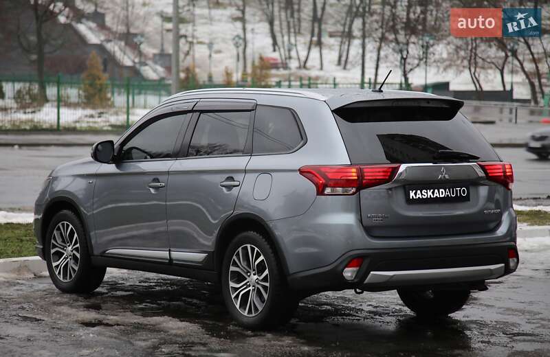 Внедорожник / Кроссовер Mitsubishi Outlander 2016 в Харькове фото 4 Внедорожник / Кроссовер Mitsubishi Outlander 2016 в Харькове