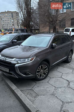 Внедорожник / Кроссовер Mitsubishi Outlander 2016 в Днепре