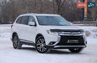 Внедорожник / Кроссовер Mitsubishi Outlander 2017 в Киеве