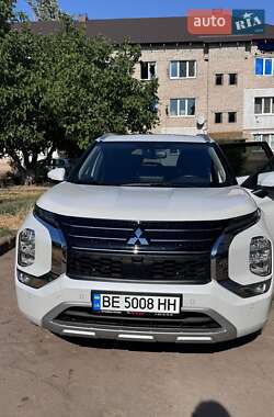 Позашляховик / Кросовер Mitsubishi Outlander 2024 в Миколаївському
