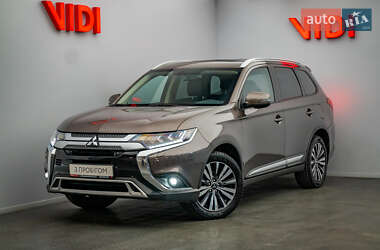Внедорожник / Кроссовер Mitsubishi Outlander 2020 в Киеве