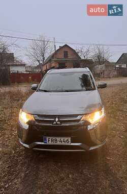 Позашляховик / Кросовер Mitsubishi Outlander 2015 в Житомирі
