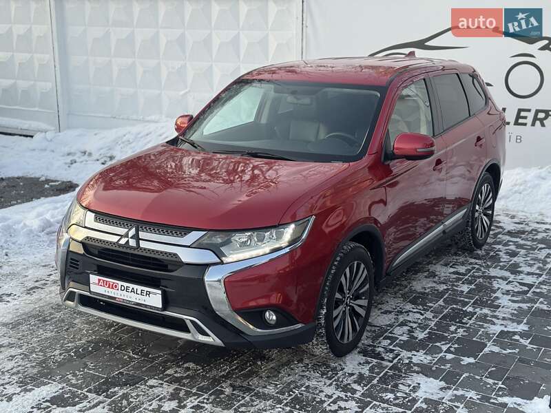 Внедорожник / Кроссовер Mitsubishi Outlander 2019 в Киеве