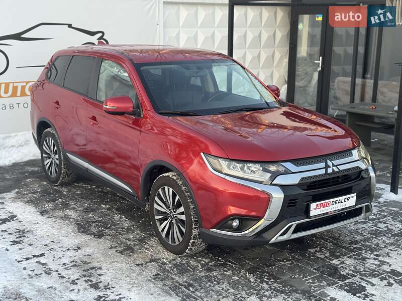 Внедорожник / Кроссовер Mitsubishi Outlander 2019 в Киеве