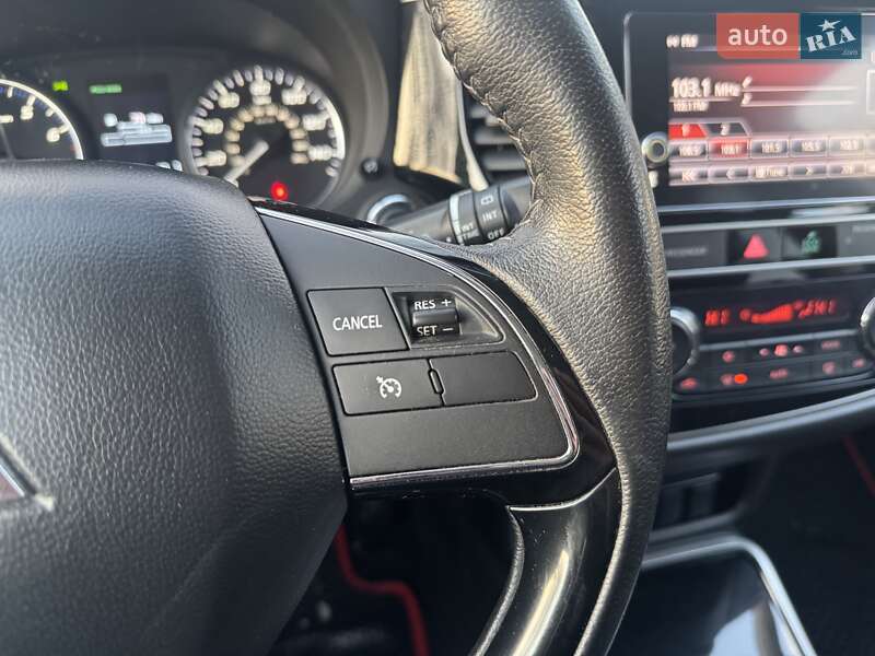 Внедорожник / Кроссовер Mitsubishi Outlander 2019 в Киеве