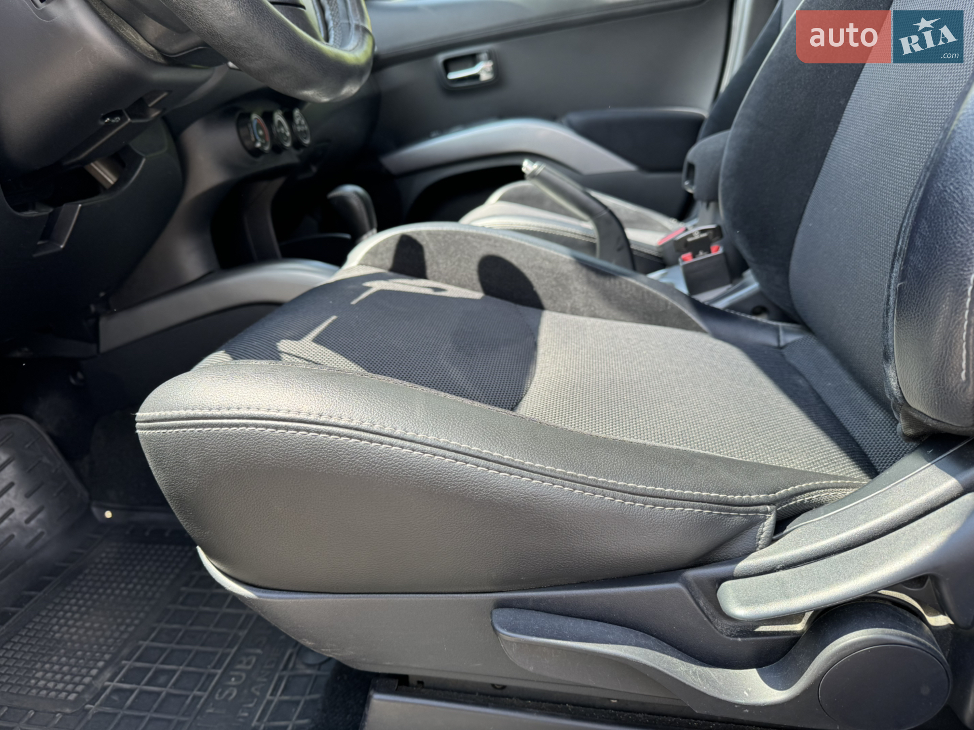 2011 Mitsubishi Outlander - мініатюра 10