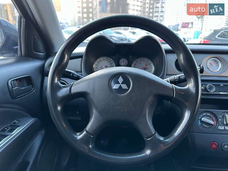 Внедорожник / Кроссовер Mitsubishi Outlander 2003 в Киеве