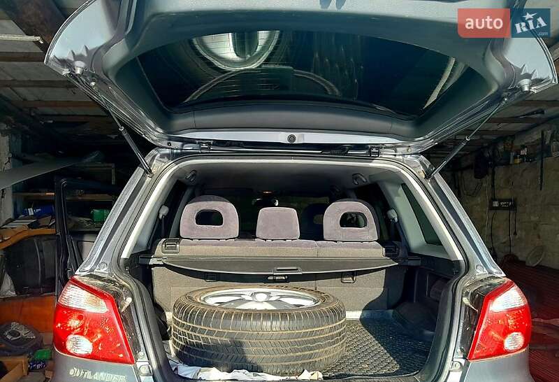 Позашляховик / Кросовер Mitsubishi Outlander 2005 в Жашківу