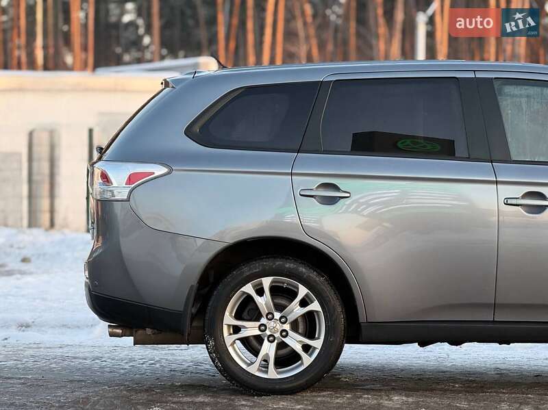 Внедорожник / Кроссовер Mitsubishi Outlander 2013 в Киеве