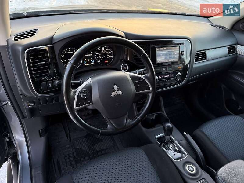 Внедорожник / Кроссовер Mitsubishi Outlander 2013 в Киеве