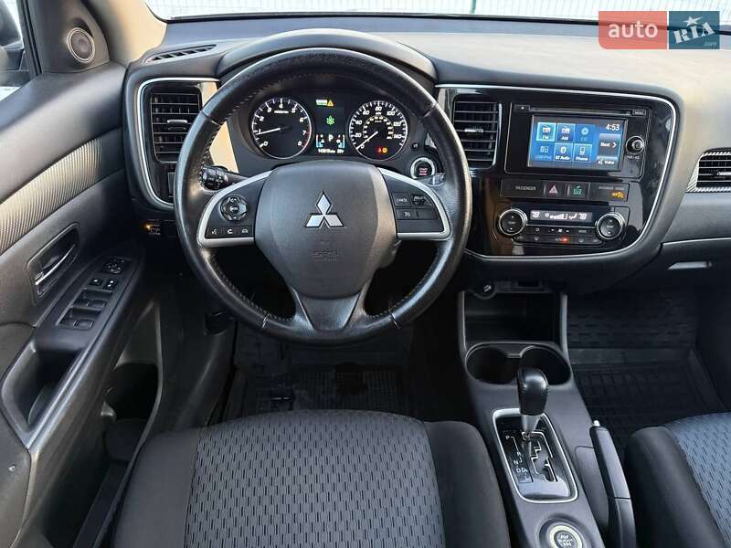 Внедорожник / Кроссовер Mitsubishi Outlander 2013 в Киеве