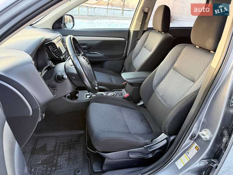 Внедорожник / Кроссовер Mitsubishi Outlander 2013 в Киеве