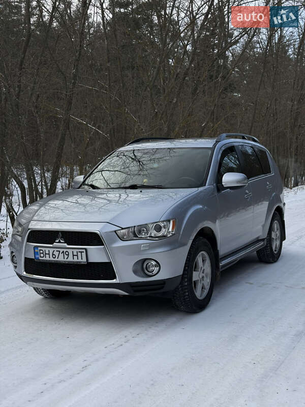 Mitsubishi Outlander 2011