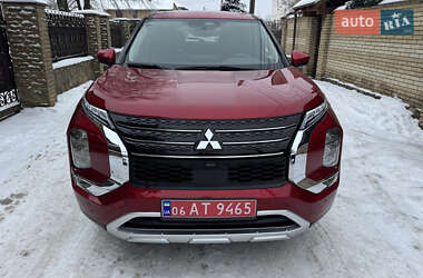 Позашляховик / Кросовер Mitsubishi Outlander 2021 в Києві
