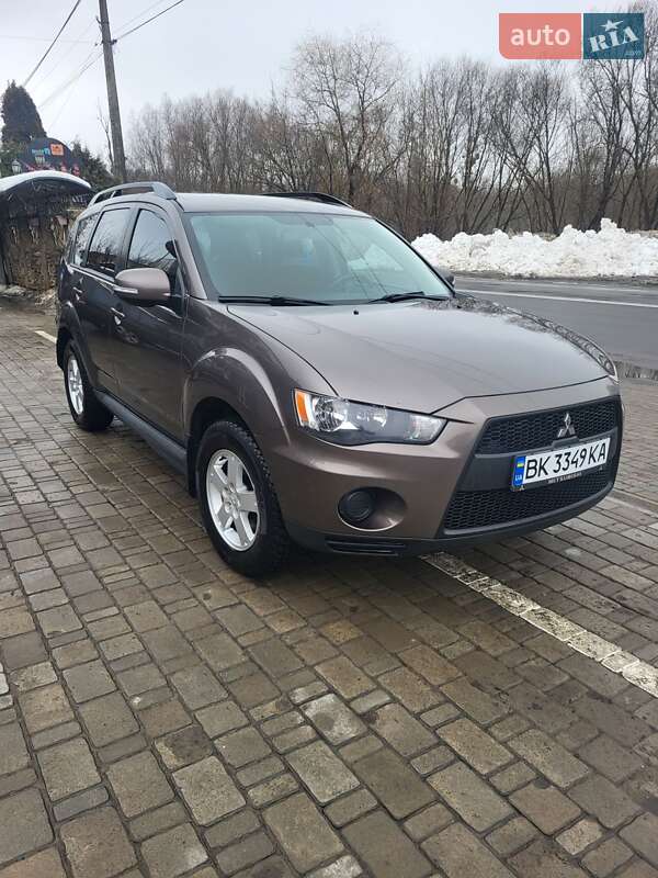 Внедорожник / Кроссовер Mitsubishi Outlander 2011 в Демидовке