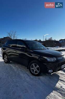 Внедорожник / Кроссовер Mitsubishi Outlander 2013 в Камне-Каширском