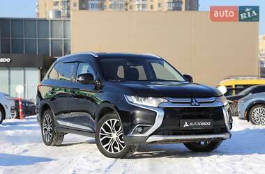 Внедорожник / Кроссовер Mitsubishi Outlander 2017 в Киеве