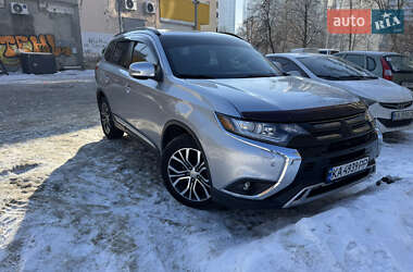 Внедорожник / Кроссовер Mitsubishi Outlander 2016 в Киеве