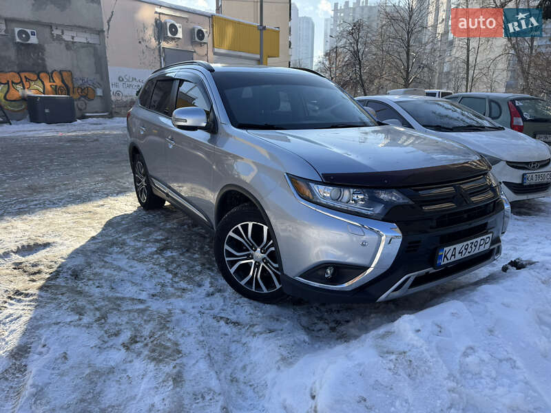 Mitsubishi Outlander 2016