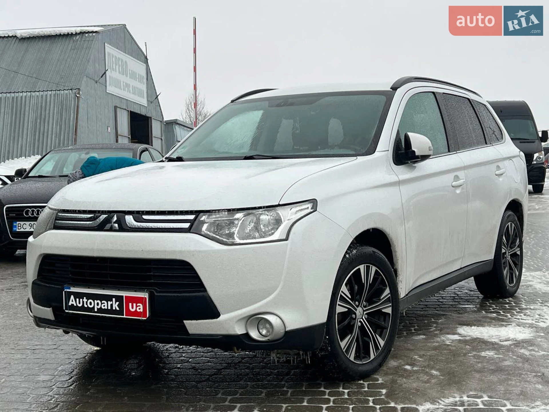 2012 Mitsubishi Outlander - фото 1