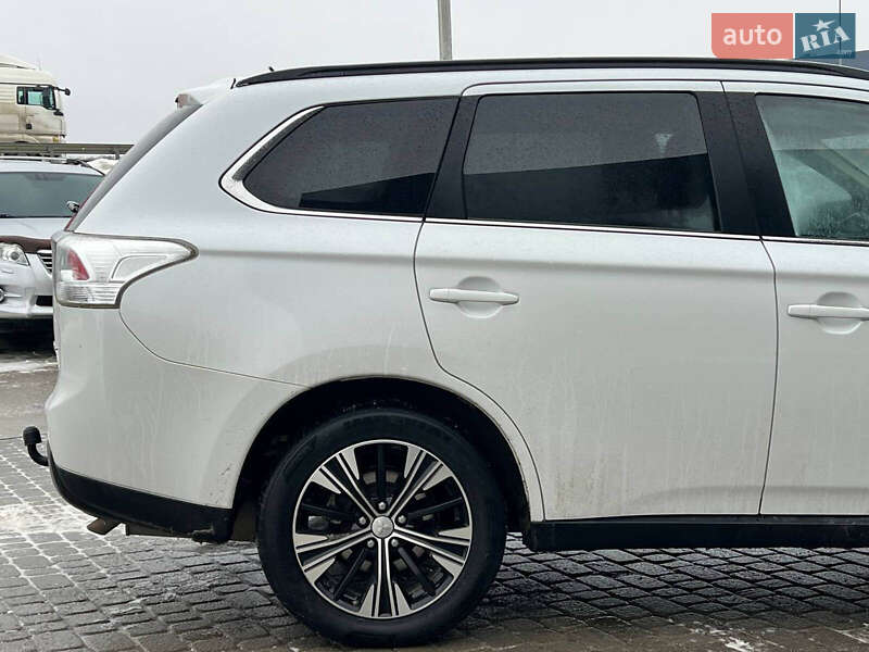 Внедорожник / Кроссовер Mitsubishi Outlander 2012 в Львове фото 8 Внедорожник / Кроссовер Mitsubishi Outlander 2012 в Львове