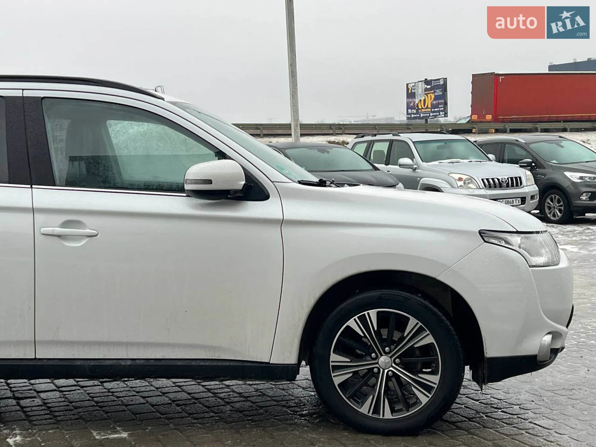 2012 Mitsubishi Outlander - мініатюра 10