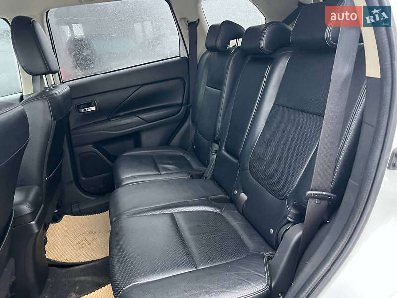 Внедорожник / Кроссовер Mitsubishi Outlander 2012 в Львове фото 33 Внедорожник / Кроссовер Mitsubishi Outlander 2012 в Львове
