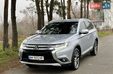 Позашляховик / Кросовер Mitsubishi Outlander 2015 в Києві