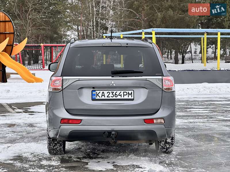 Внедорожник / Кроссовер Mitsubishi Outlander 2013 в Киеве