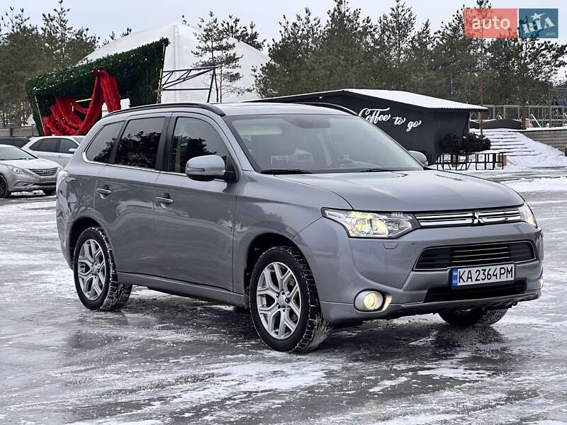 Внедорожник / Кроссовер Mitsubishi Outlander 2013 в Киеве