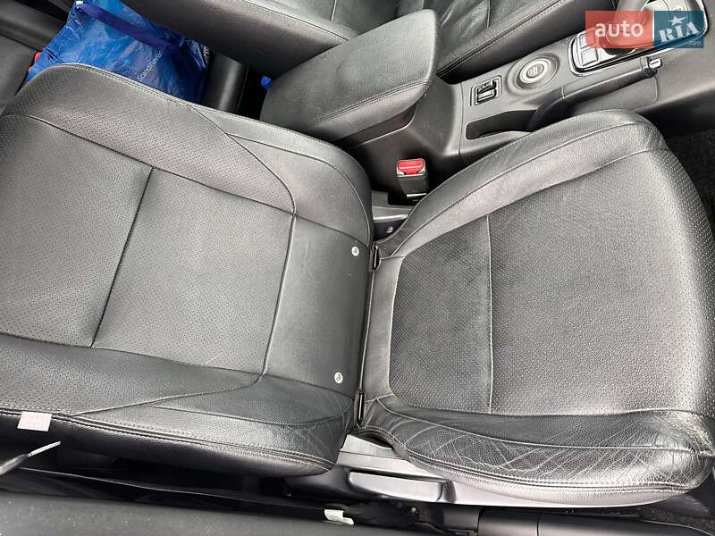 Внедорожник / Кроссовер Mitsubishi Outlander 2013 в Киеве