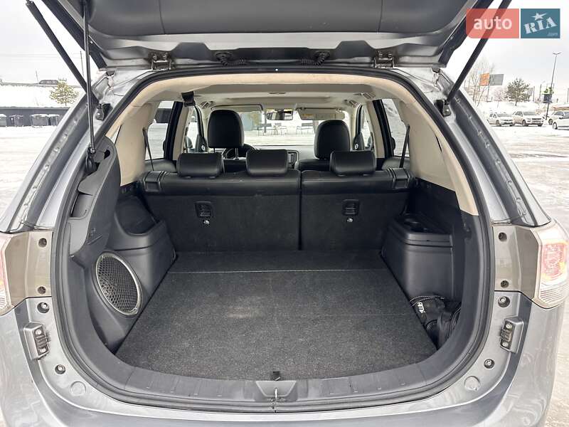 Внедорожник / Кроссовер Mitsubishi Outlander 2013 в Киеве