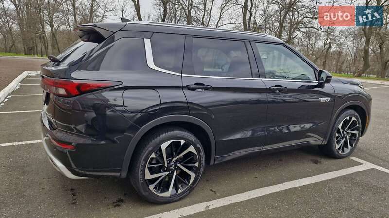 Внедорожник / Кроссовер Mitsubishi Outlander 2023 в Одессе