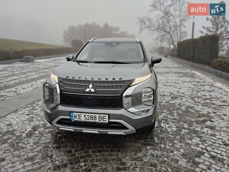 Внедорожник / Кроссовер Mitsubishi Outlander 2023 в Днепре