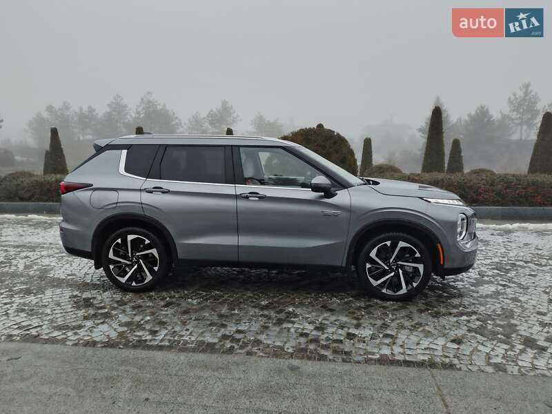 Внедорожник / Кроссовер Mitsubishi Outlander 2023 в Днепре