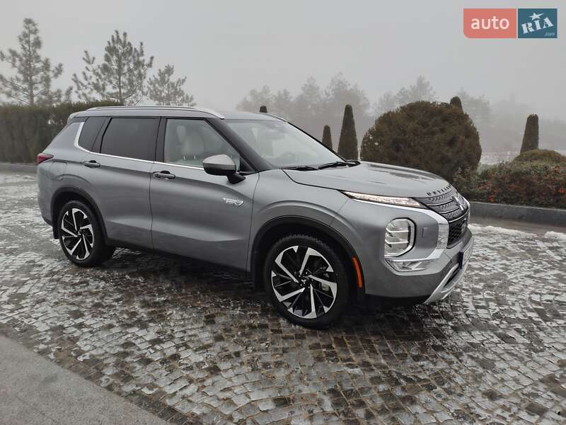 Mitsubishi Outlander 2023